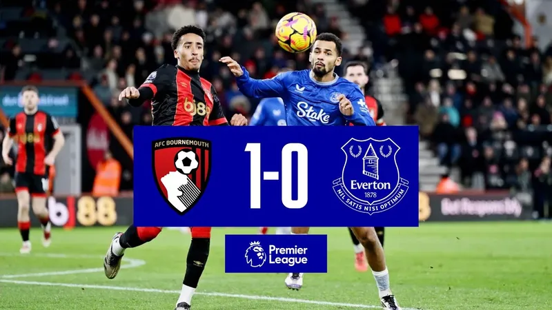 Cầu thủ Everton và Bournemouth đôi công trên sân